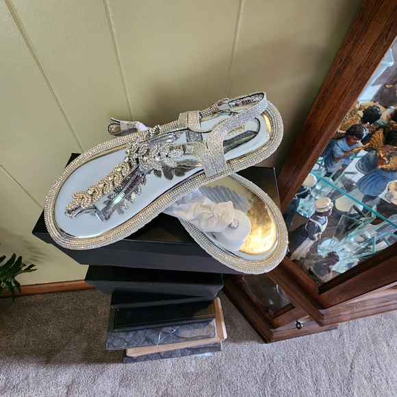 Shoes - Picture 5 of 6